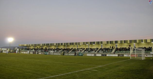 La grada de preferencia de La Albuera estrenó numeración en sus asientos La grada de preferencia de La Albuera estrenó numeración en sus asientos