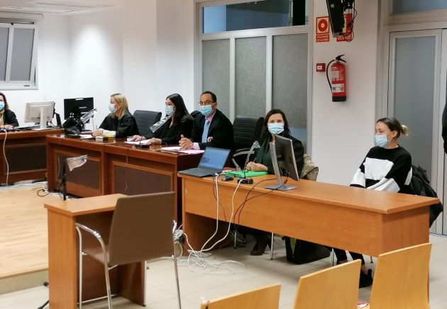 Alejandra G.P. escucha el veredicto de culpabilidad del jurado popular Alejandra G.P. escucha el veredicto de culpabilidad del jurado popular