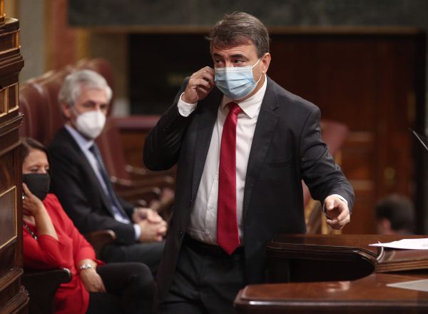 El portavoz del PNV en el Congreso de los Diputados, Aitor Esteban, momentos antes de intervenir durante una sesión plenaria en el Congreso de los Diputados,