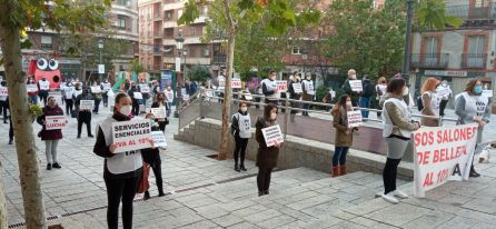Concentración de protesta de los centros de estética y salones de belleza de Puertollano Concentración de protesta de los centros de estética y salones de belleza de Puertollano