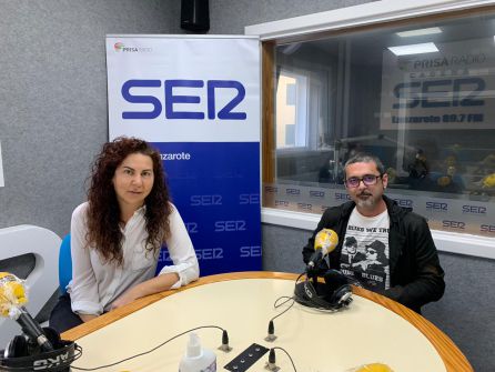 Flor Alonso, directora del Centro del Profesorado de Lanzarote y Francisco Pérez, profesor del IES Teguise y coordinador del Equipo Candela. Flor Alonso, directora del Centro del Profesorado de Lanzarote y Francisco Pérez, profesor del IES Teguise y coordinador del Equipo Candela.