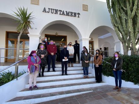 Minuto de silencio en el Ayuntamiento de Sant Josep Minuto de silencio en el Ayuntamiento de Sant Josep