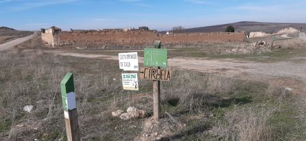La aldea de Ciruela se encuentra dentro de un coto privado de caza La aldea de Ciruela se encuentra dentro de un coto privado de caza