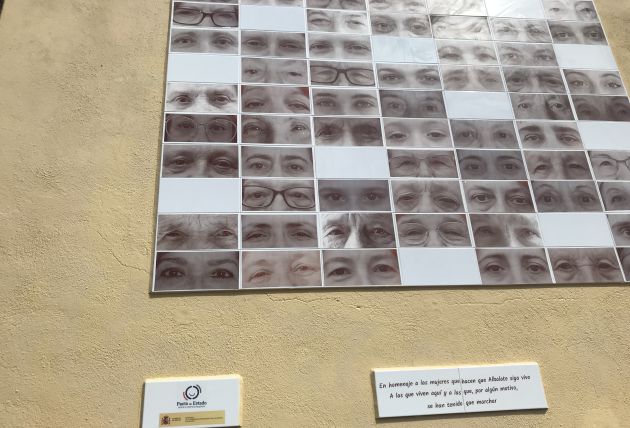 Mural de miradas de mujer en Albalate de las Nogueras. Mural de miradas de mujer en Albalate de las Nogueras.