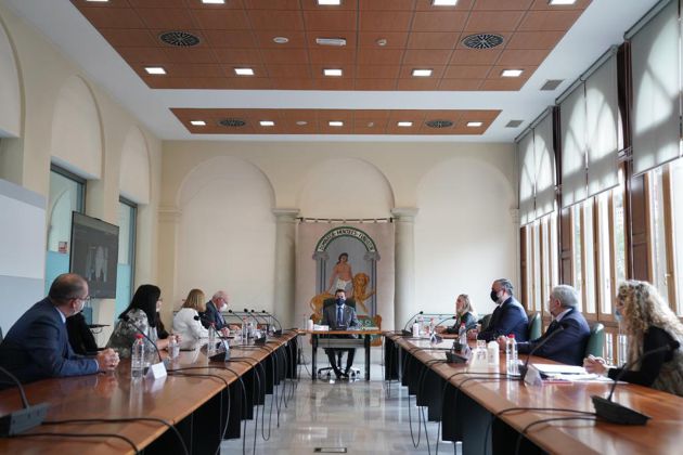 Reunión del comité de expertos de Andalucía sobre la covid-19 reunido en Granada este domingo, 29 de noviembre de 2020, bajo la presidencia del presidente de la Junta, Juanma Moreno Reunión del comité de expertos de Andalucía sobre la covid-19 reunido en Granada este domingo, 29 de noviembre de 2020, bajo la presidencia del presidente de la Junta, Juanma Moreno