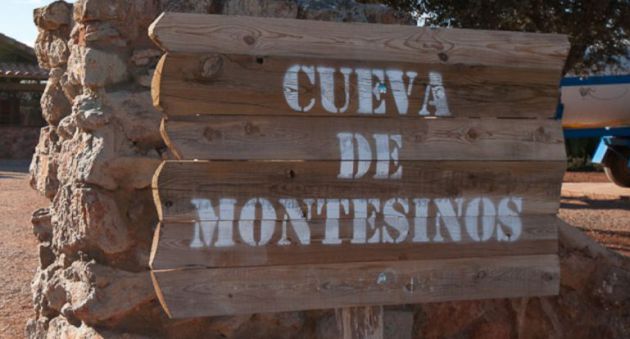 Imagen del enclave de la Cueva de Montesinos en Ossa de Montiel Imagen del enclave de la Cueva de Montesinos en Ossa de Montiel