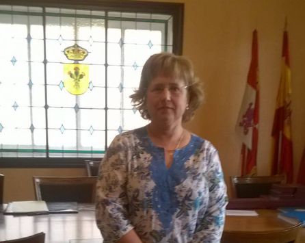 Maria Jesús Sanz Tomé en el salón del plenos del ayuntamiento de Ayllón Maria Jesús Sanz Tomé en el salón del plenos del ayuntamiento de Ayllón