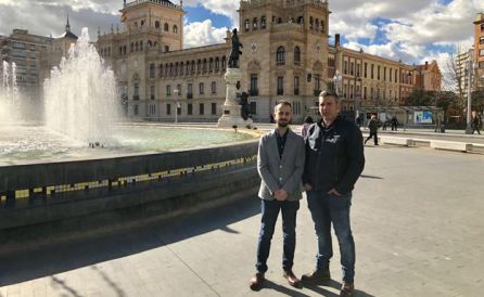 Francisco García y Jorge Crespo, propietarios de THV Bombas, en la plaza Zorrilla de Valladolid Francisco García y Jorge Crespo, propietarios de THV Bombas, en la plaza Zorrilla de Valladolid