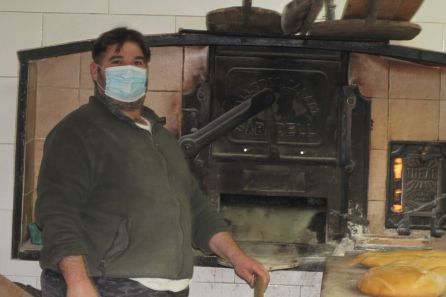 Antonio García Otón, quinta generación de una famila de panaderos artesanos. Antonio García Otón, quinta generación de una famila de panaderos artesanos.
