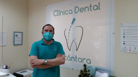Agustín Alcántara en la Clínica Dental Alcántara, en Ciudad Jardín Agustín Alcántara en la Clínica Dental Alcántara, en Ciudad Jardín