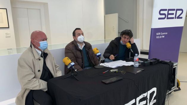 De izquierda a derecha: el coleccionista Roberto Polo; Jorge Monedero, colaborador del área de Cultura de SER Cuenca, y Paco Auñón, director y presentador de Hoy por Hoy Cuenca durante la emisión del programa. De izquierda a derecha: el coleccionista Roberto Polo; Jorge Monedero, colaborador del área de Cultura de SER Cuenca, y Paco Auñón, director y presentador de Hoy por Hoy Cuenca durante la emisión del programa.