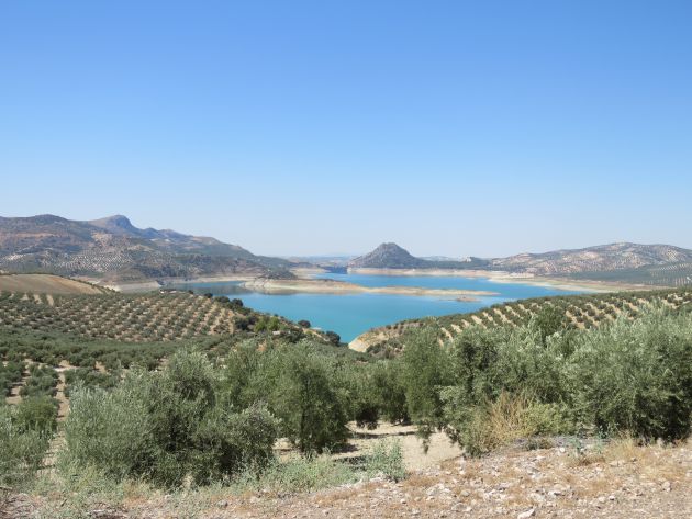 Panorámica del Embalse de Iznájar, el de mayor capacidad de Andalucía Panorámica del Embalse de Iznájar, el de mayor capacidad de Andalucía