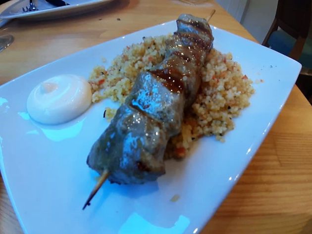 Pinchito de atún rojo con cuscús Pinchito de atún rojo con cuscús