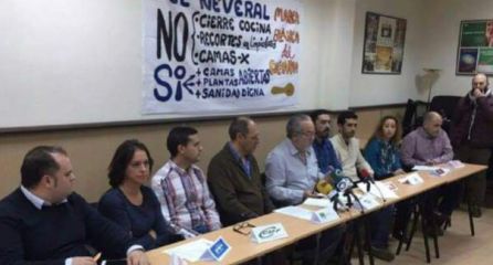 Rueda de prensa de la 'Marea Blanca del Cucharón' con la actual viceconsejera de Salud, Catalina García, entre sus miembros. Rueda de prensa de la 'Marea Blanca del Cucharón' con la actual viceconsejera de Salud, Catalina García, entre sus miembros.