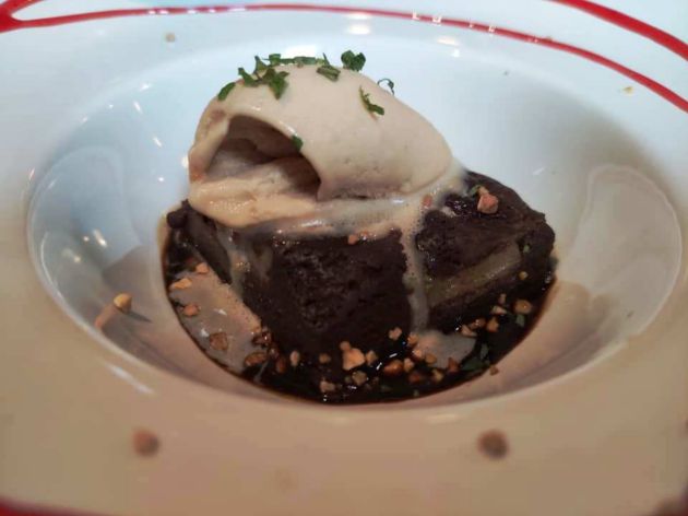 Brownie de plátano con helado de marrón glacé Brownie de plátano con helado de marrón glacé