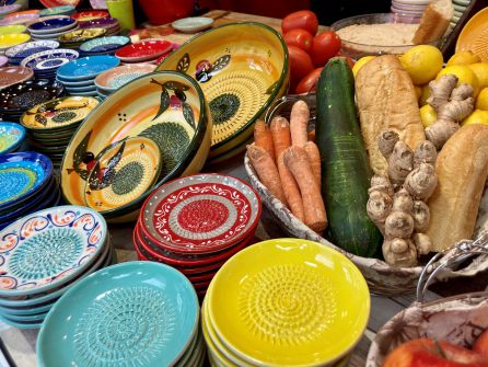 Las aspas de los platos artesanos sirven para rallar ciertos alimentos como zanahorias, limones o tomates. Las aspas de los platos artesanos sirven para rallar ciertos alimentos como zanahorias, limones o tomates.