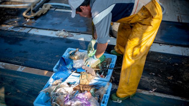 Los pescadores de la Comunitat rescatan 76.000 kilos de basura marina del Mediterráneo Los pescadores de la Comunitat rescatan 76.000 kilos de basura marina del Mediterráneo