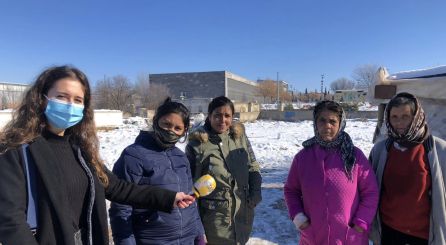 Cuatro de las mujeres que viven en el asentamiento frente al Jardín Botánico Cuatro de las mujeres que viven en el asentamiento frente al Jardín Botánico