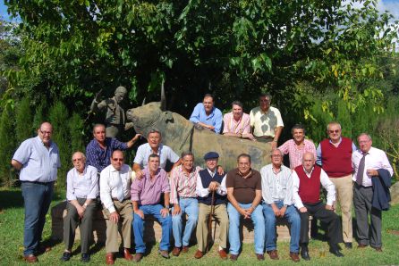 Los amigos del Chic tras una comida homenaje a Florencio Ruiz Lara, en la Finca El Algarrobo propiedad de Francisco Ruiz Miguel Los amigos del Chic tras una comida homenaje a Florencio Ruiz Lara, en la Finca El Algarrobo propiedad de Francisco Ruiz Miguel