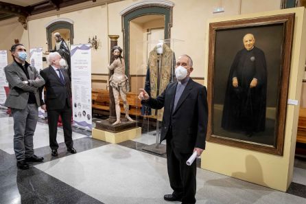 De izda. a dcha, el Vicario General, Fernando García, el vicepresidente de la Fundación, Méndez Pozo y el delegado de Patrimonio, Juan Álvarez Quevedo De izda. a dcha, el Vicario General, Fernando García, el vicepresidente de la Fundación, Méndez Pozo y el delegado de Patrimonio, Juan Álvarez Quevedo