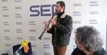 Los músicos onubenses Sergio Ramos (clarinete) y Cristobal Picón (guitarra) en directo en "Hoy por Hoy Huelva" Los músicos onubenses Sergio Ramos (clarinete) y Cristobal Picón (guitarra) en directo en "Hoy por Hoy Huelva"