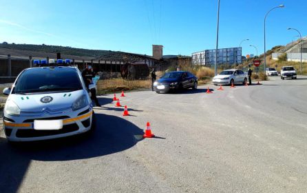 Control realizado por los agentes de la policía local de Alcalá la Real Control realizado por los agentes de la policía local de Alcalá la Real