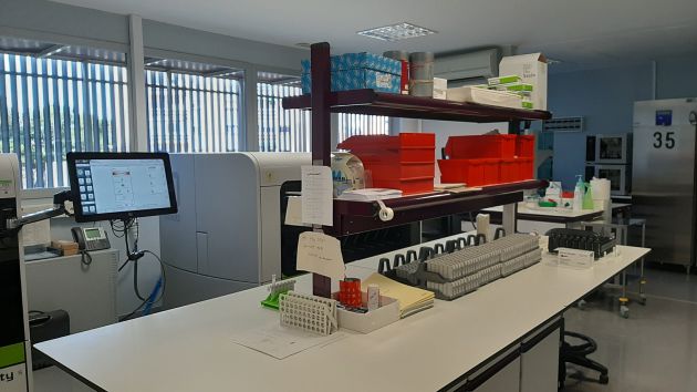 Uno de los laboratorios del Banco de Sangre de Aragón Uno de los laboratorios del Banco de Sangre de Aragón