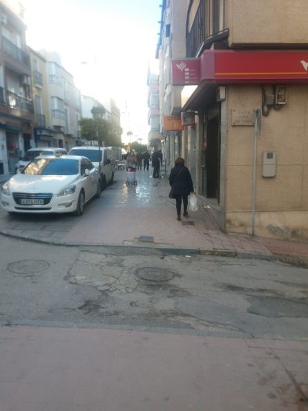 Otra imagen de la calle General Fresneda, esta mañana Otra imagen de la calle General Fresneda, esta mañana