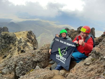 Montañeros cántabros haceidno su primera cumbre en Ecuador. Montañeros cántabros haceidno su primera cumbre en Ecuador.