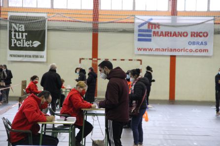 Los voluntarios de Cruz Roja colaboran en la recogida de datos de los participantes en el cribado de Cuéllar Los voluntarios de Cruz Roja colaboran en la recogida de datos de los participantes en el cribado de Cuéllar