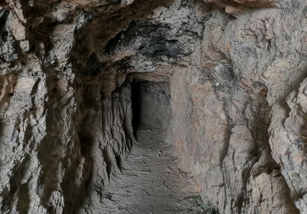 Entrada a la cueva. Entrada a la cueva.