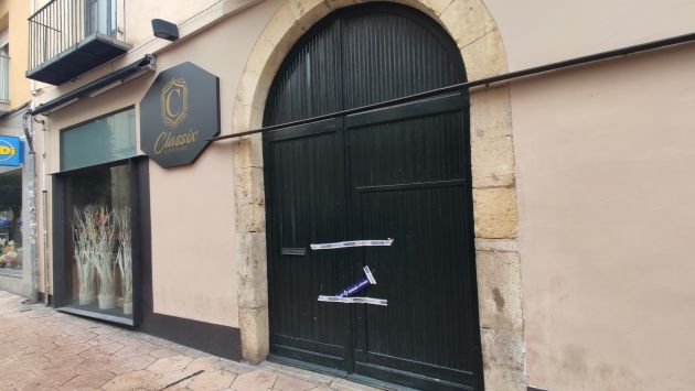 El local Classix aquest dilluns al matí, precintat per la Guàrdia Urbana. El local Classix aquest dilluns al matí, precintat per la Guàrdia Urbana.