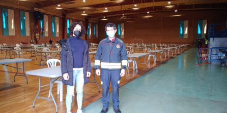 Laura, una de las opositoras, junto al jefe del Parque de Bomberos de Ponferrada Laura, una de las opositoras, junto al jefe del Parque de Bomberos de Ponferrada