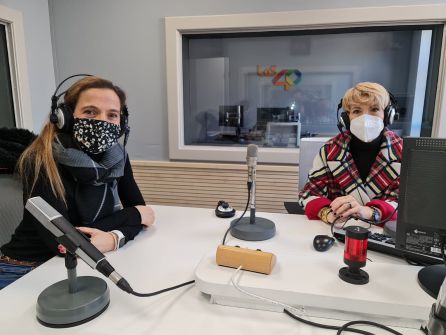 Esperanza Cigaran y Adela Balderas en los estudios de Radio Bilbao Esperanza Cigaran y Adela Balderas en los estudios de Radio Bilbao