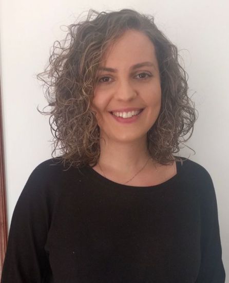 Sara Cabrero, periodista de La Voz de Galicia, de ascendencia segoviano que ha descubierto la historia de la pila bautismal de Frumales Sara Cabrero, periodista de La Voz de Galicia, de ascendencia segoviano que ha descubierto la historia de la pila bautismal de Frumales