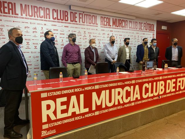 El Consejo de Administración del Real Murcia al completo El Consejo de Administración del Real Murcia al completo