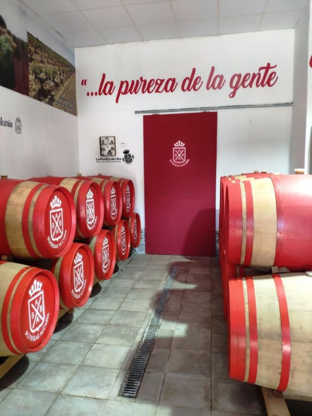 Interior de las Bodegas Alcaria, en La Puebla del Río Interior de las Bodegas Alcaria, en La Puebla del Río