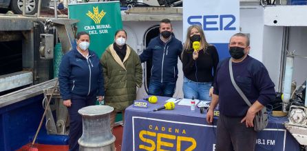 "Hoy por Hoy Huelva" en directo desde la cubierta de un barco de cerco en el parque pesquero del Muelle de Punta Umbría (Huelva) "Hoy por Hoy Huelva" en directo desde la cubierta de un barco de cerco en el parque pesquero del Muelle de Punta Umbría (Huelva)