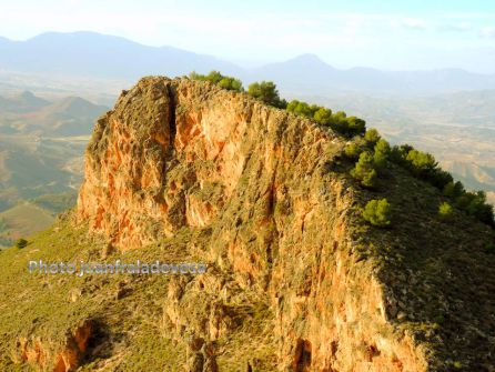Pico del Águila, uno de los picos más altos de la Sierra de la Peñarrubia en Lorca. Pico del Águila, uno de los picos más altos de la Sierra de la Peñarrubia en Lorca.