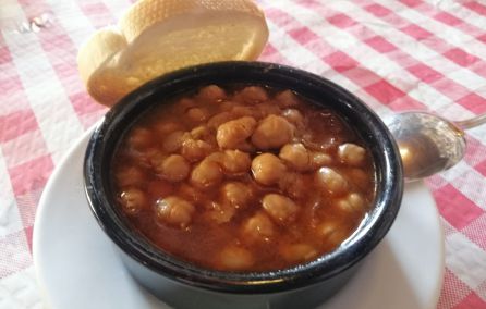 Garbanzo blanco lechoso de Escacena del Campo cocinados en el Restaurante "El Portalón" Garbanzo blanco lechoso de Escacena del Campo cocinados en el Restaurante "El Portalón"
