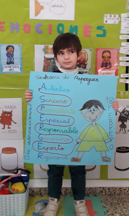 Juan Antonio muestra el cartel elaborado con motivo del Día Internacional del Síndrome de Asperger Juan Antonio muestra el cartel elaborado con motivo del Día Internacional del Síndrome de Asperger
