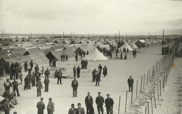 Campo de internamiento de Le Barcarés. Francia. Antonio Aznar Pallarés. Campo de internamiento de Le Barcarés. Francia. Antonio Aznar Pallarés.