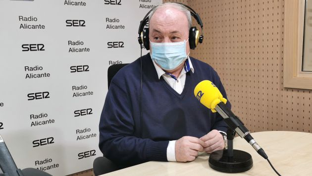 Manuel Martínez en los estudios de Radio Alicante SER Manuel Martínez en los estudios de Radio Alicante SER