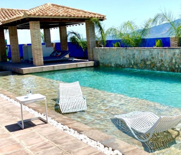 Una de las piscinas personalizadas construida por Piscinas Lass Una de las piscinas personalizadas construida por Piscinas Lass