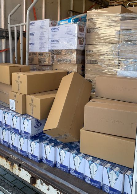Cargamento trimestral que el Banco de Alimentos de Ciudad Real suministraba ayer al de Puertollano Cargamento trimestral que el Banco de Alimentos de Ciudad Real suministraba ayer al de Puertollano