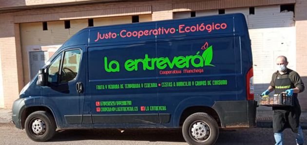 Desde Coopera Natura recogen pedidos para reparto a domicilio. Desde Coopera Natura recogen pedidos para reparto a domicilio.