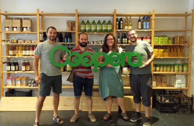 Parte del equipo de la cooperativa. Parte del equipo de la cooperativa.