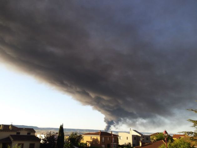 Nube tóxica del incendio de Chiloeches vista desde Cabanillas Nube tóxica del incendio de Chiloeches vista desde Cabanillas