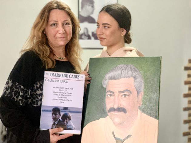 María José Sanchís y su hija Clara posan con las imágenes de Francisco y Mila María José Sanchís y su hija Clara posan con las imágenes de Francisco y Mila