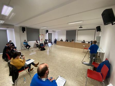 Momento de la celebración del pleno municipal, respetando las distancias de seguridad Momento de la celebración del pleno municipal, respetando las distancias de seguridad
